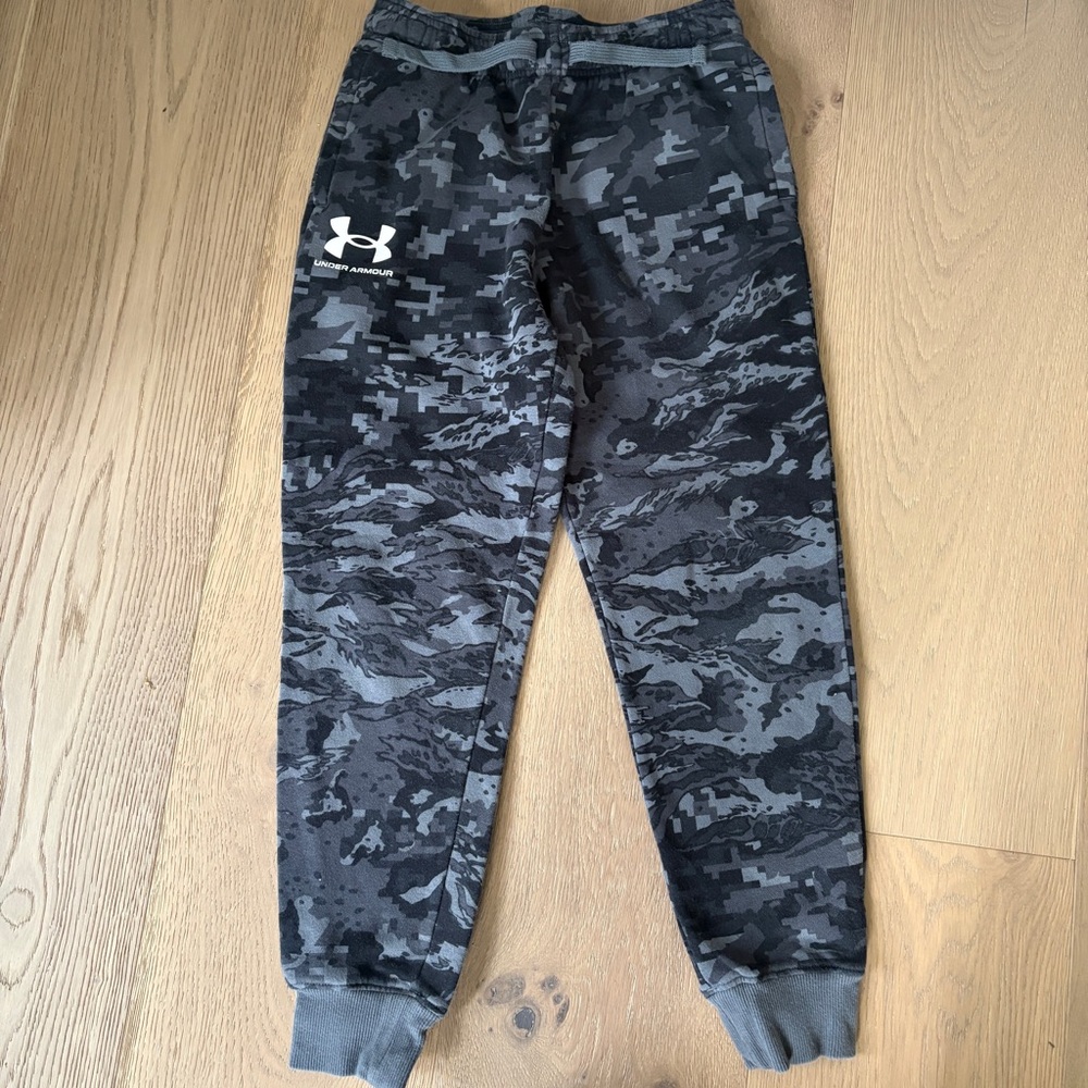 Under armour joggers size YM